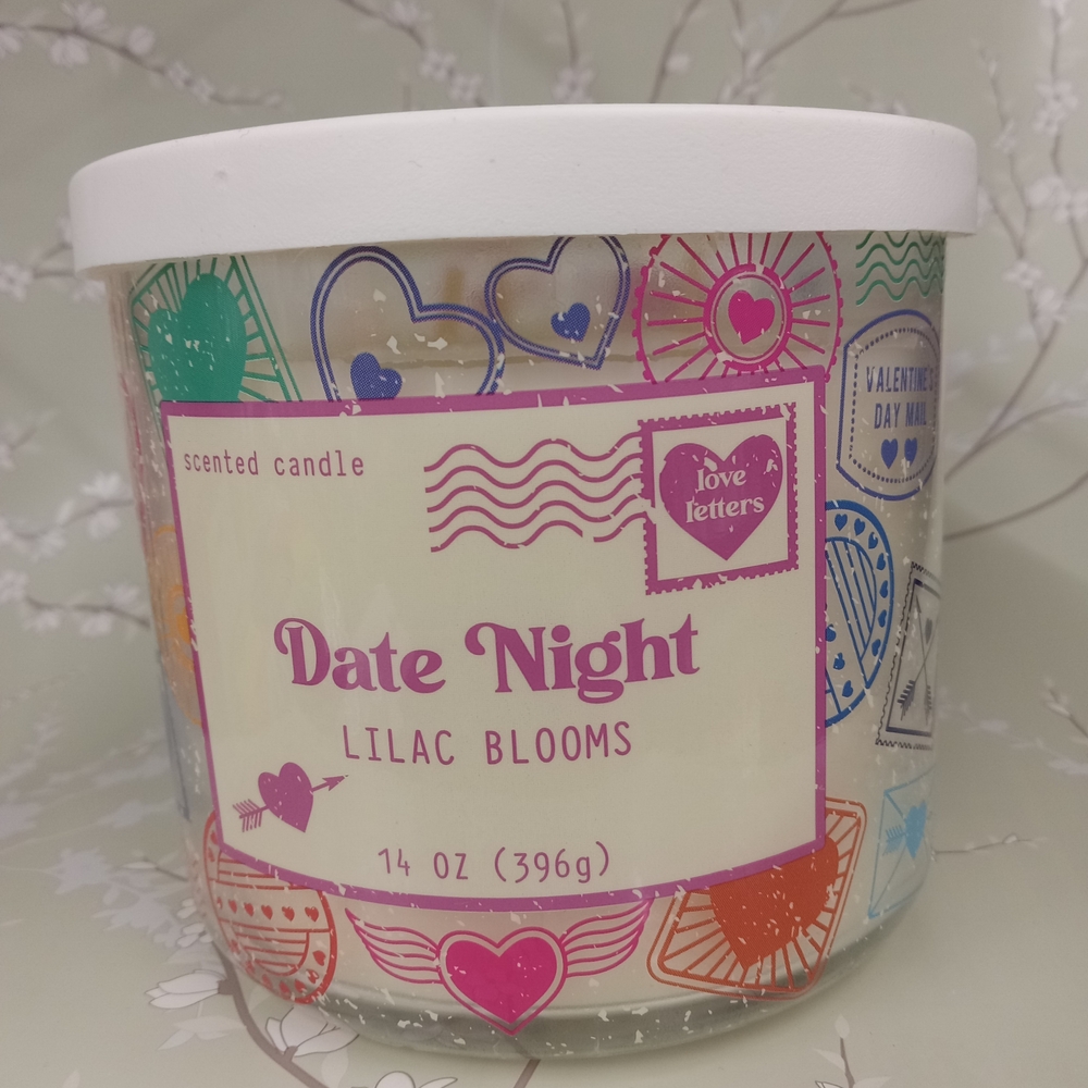 Date Night Lilac Blooms Scented Candle 14 Oz